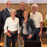 Neu ist Marianne Kampwerth vom SSV Versmold als Umweltbeauftragte. Links Geschäftsführer Peter Hatschbach, der zum 31.7.2025 ausscheidet, rechts sein Nachfolger Lukas Meiertoberens, der am 1.8.2025 sein Amt antritt.