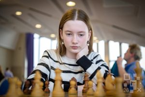 Lily Schirmbeck konzentriert sich auf den nächsten Zug beim internationalen Schachfestival Prag 2026. Das "Prague International Chess Festival 2026" fand vom 25. Februar bis zum 6. März 2026 statt. Foto: Markus Schirmbeck