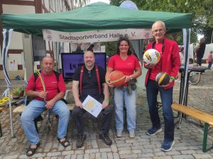 Familientag der Stadt Halle (Westf.) am 19. Juli 2026 an der Remise. v.l.n.r.: Hermann Neudörfer, Kai Thöne, Carmen Dworrak, Reinhard Stricker (c) SSV Halle (Westf.)